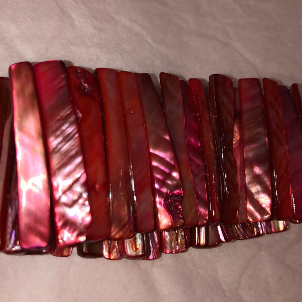 Red Shell Bangle Bracelet - Picture 4 of 7